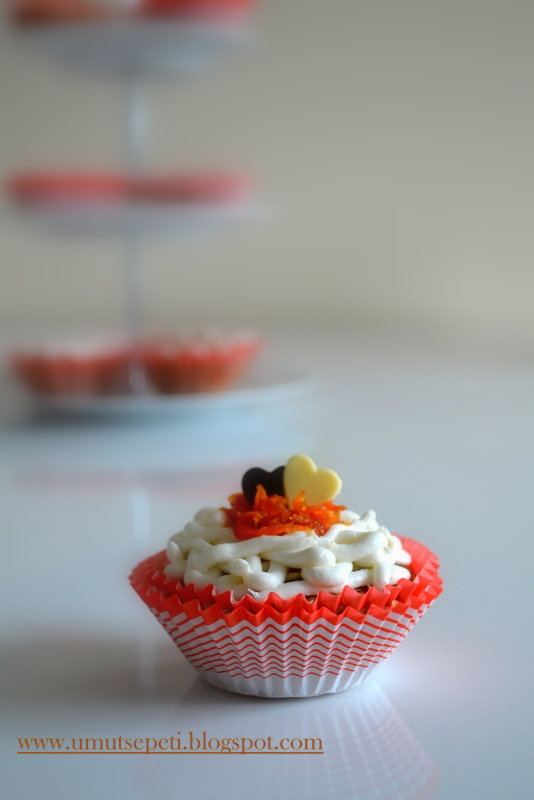 havuçlu tarçınlı kek cevizli kek,resimli kek tarifleri,cupcake, değişik kek tarifleri