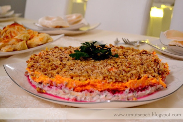 yer elmalı salata salata tarifleri,diyet tarifler,kolay salatalar,hafif salatalar