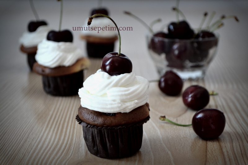 kirazlı cupcake muffin tarifleri,kirazlı muffin,kek tarifleri