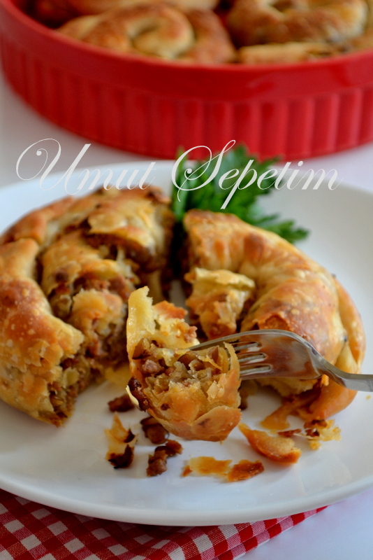 Çarşaf böreği tarifi börek tarifleri,nefis börekler, kıymalı börek