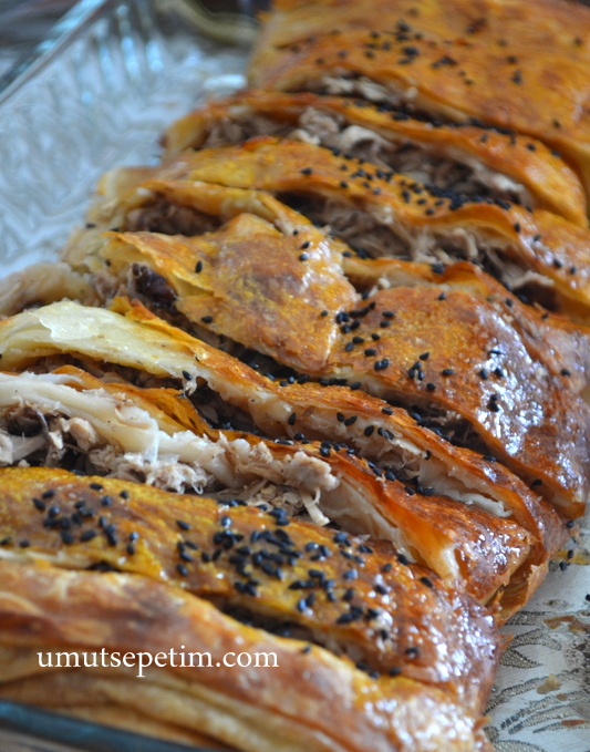 Tavuklu börek tarifi tavuklu rulo börek ,tavuklu börek nasıl yapılır,tavuklu börek yapmanın püf noktaları
