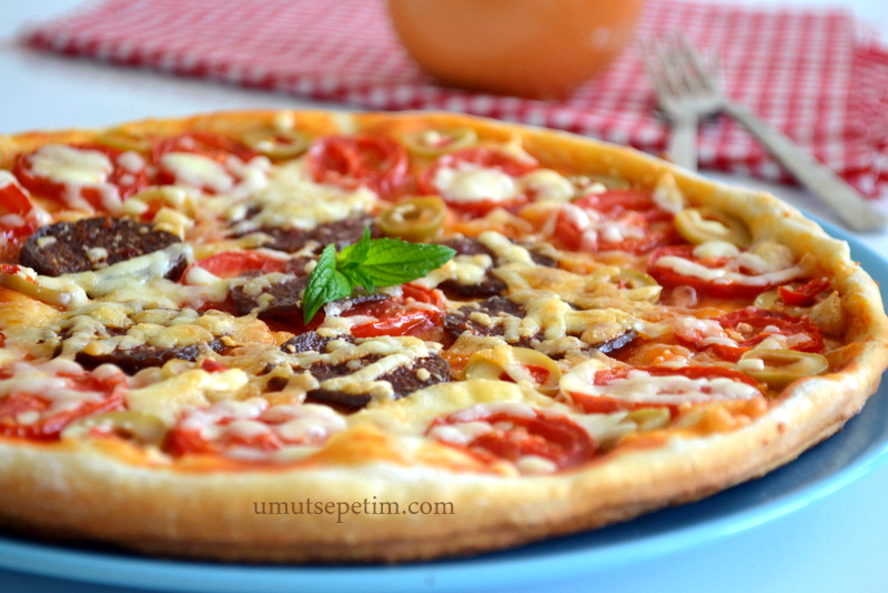 Kolay pizza hamuru pizza tarifi,kolay pizza tarifi,pizza hamuru nasıl yapılır