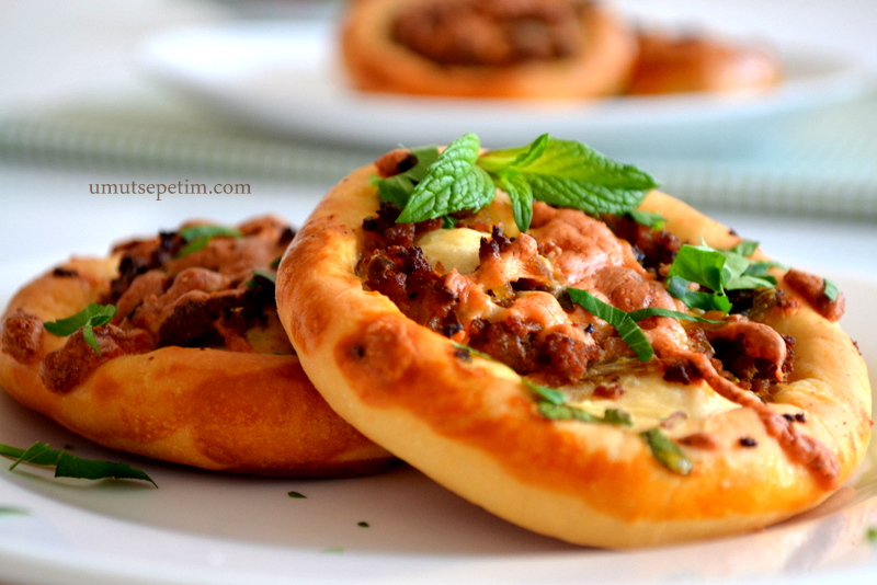 Kıymalı mini pidecik kıymalı pide tarifi,pide tarifleri