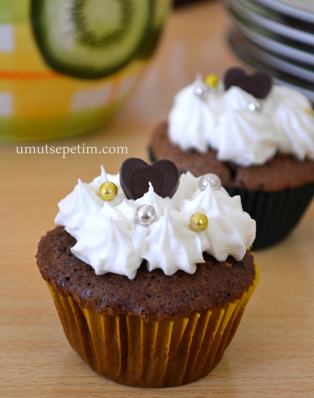 tarçınlı muffin tarifi cevizli kek tarifi,cevizli muffin,