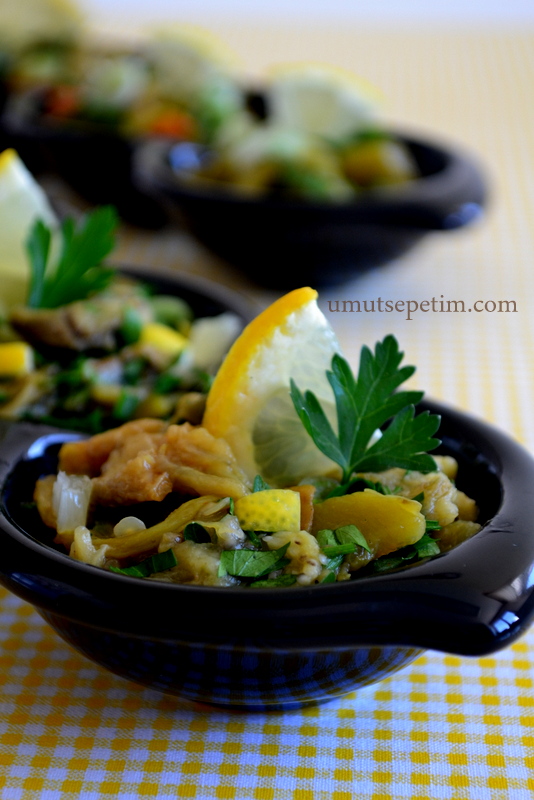 közlenmiş patlıcan salatası tarifi DSC_1020