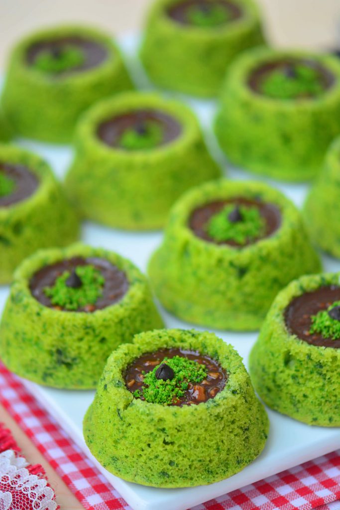 Çikolatalı Fındıklı Yemyeşil Ispanaklı Kek
